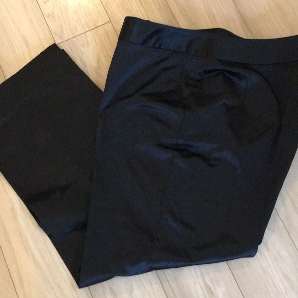 EUC Nygard Brand Women’s Black Sheen Slacks Size 16